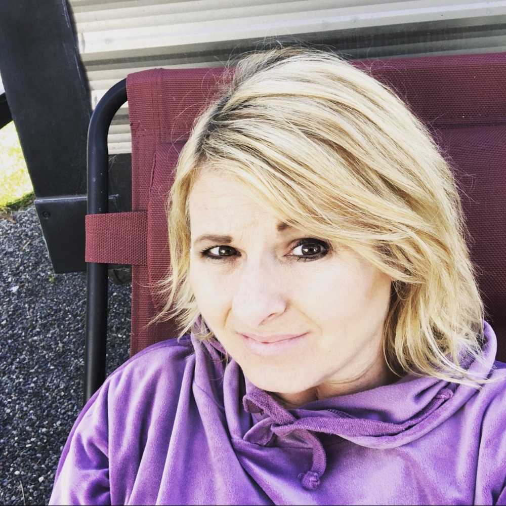 💛Meet your seller Shari. Welcome to my closet!! - Picture 6 of 8